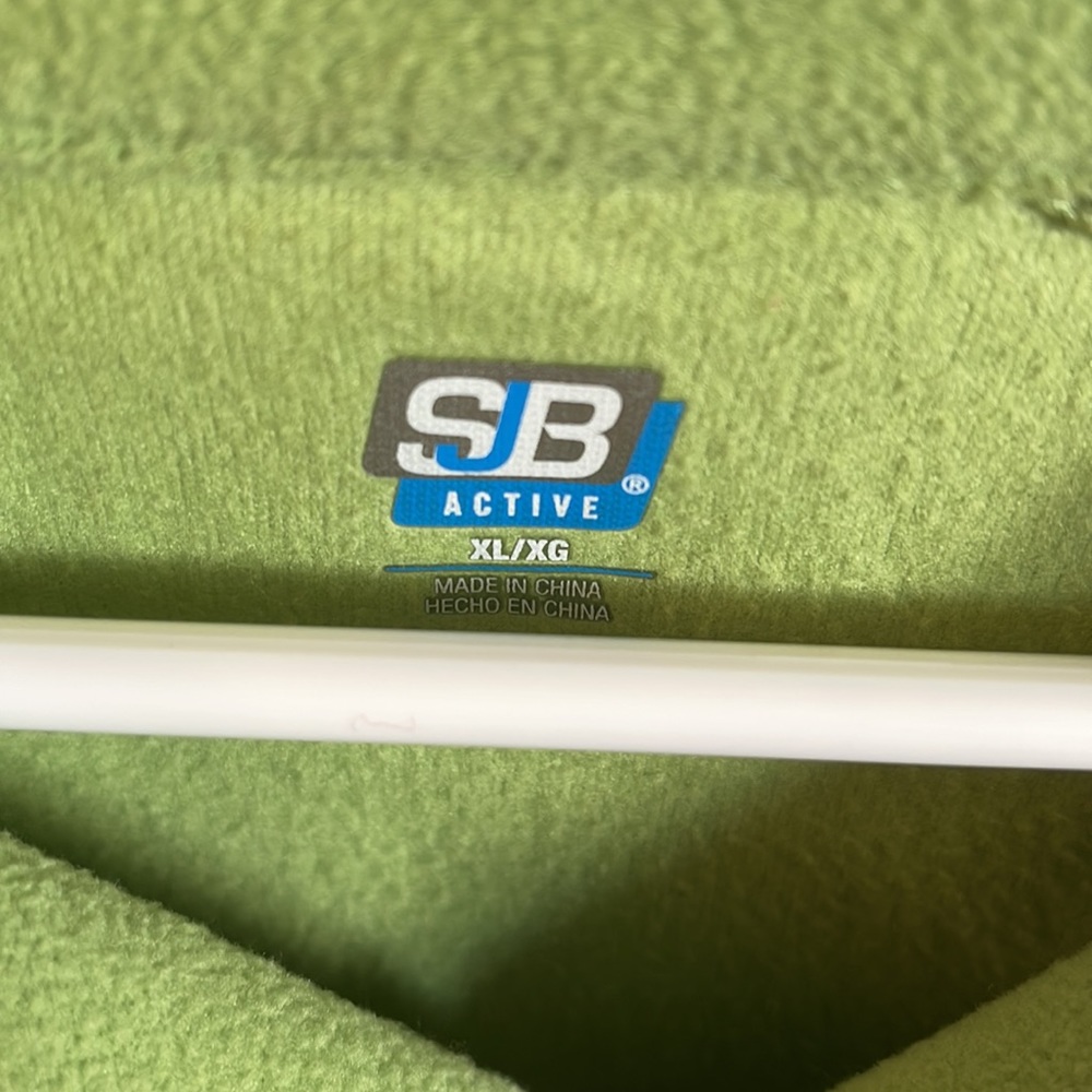Green pullover. - Picture 2 of 5